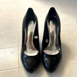 New with out box Patent Leather Black platform Pumps size 8